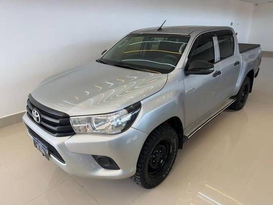 TOYOTA HILUX 2.8 NARROW 4X4 CD 16V DIESEL 4P MANUAL